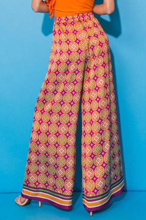 SHE'S BACK IN TOWN WOVEN PANTS.