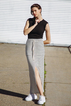 PRETTY ON POINT KNIT SKIRT.