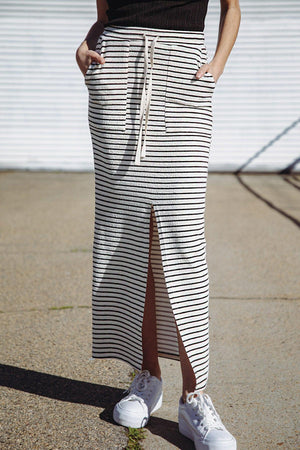 PRETTY ON POINT KNIT SKIRT.
