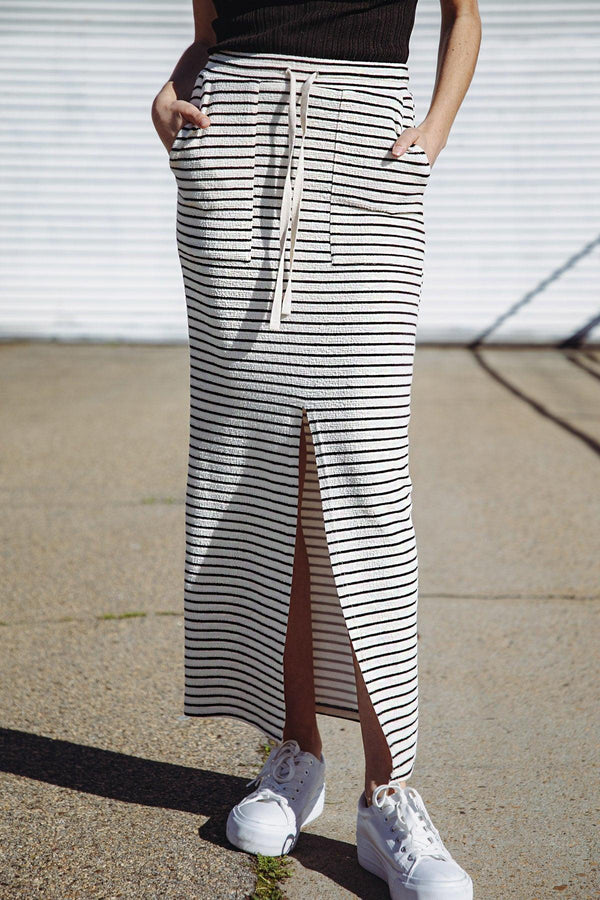 PRETTY ON POINT KNIT SKIRT.