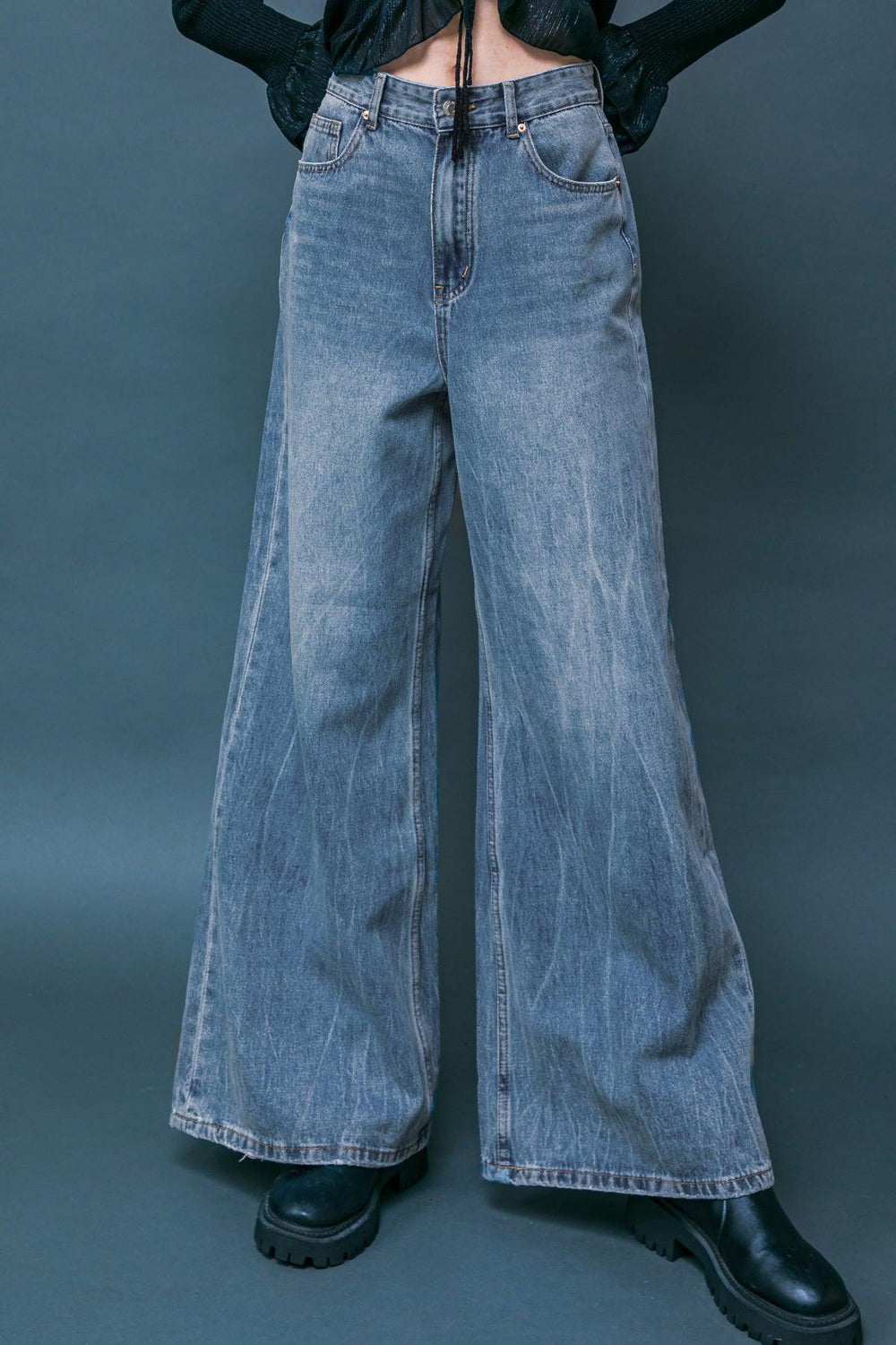 DARING TREND WASHED DENIM PANTS.