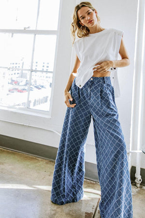 IT'S A SECRET DENIM PANTS.