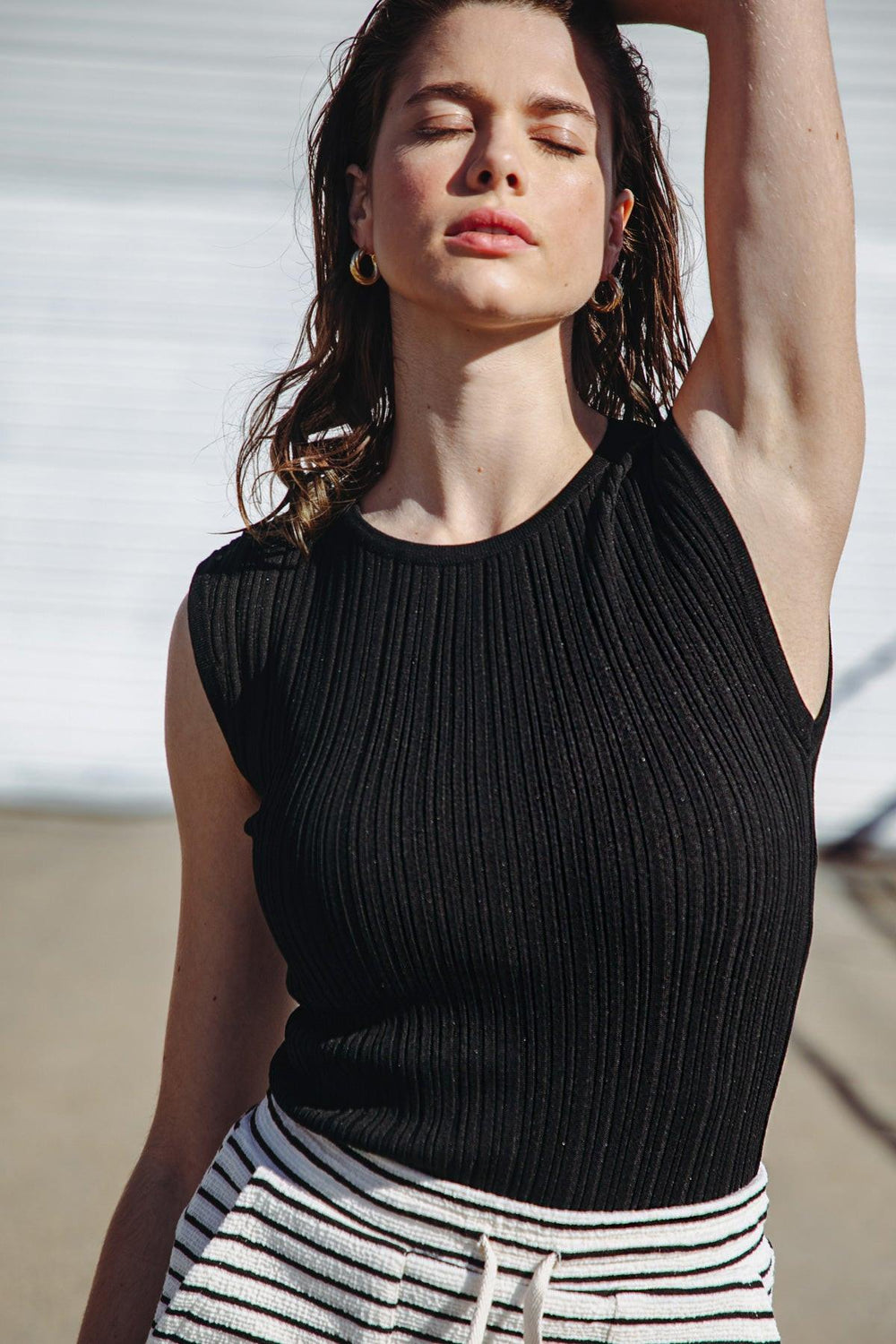 SET THE PACE KNIT TOP.