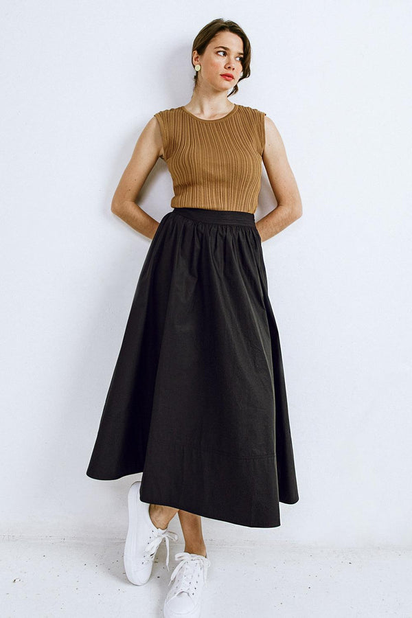 SET THE PACE KNIT TOP.