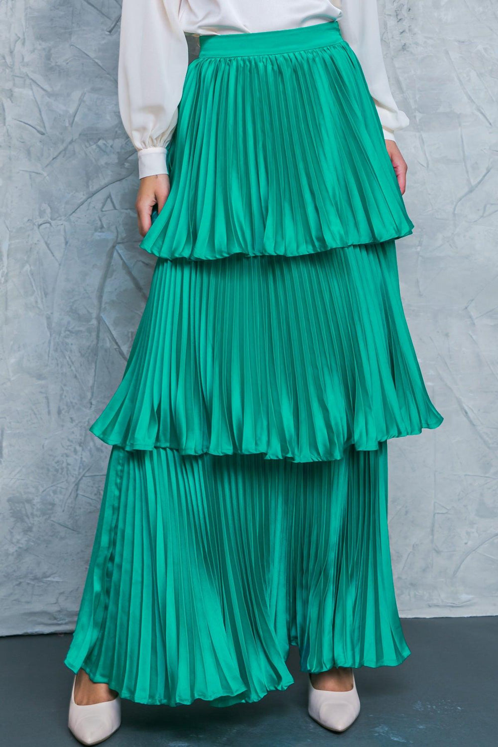 IN LOVE WITH ME WOVEN SKIRT.