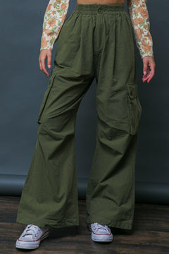 INCREDIBLE MOMENTS WOVEN CARGO PANTS.