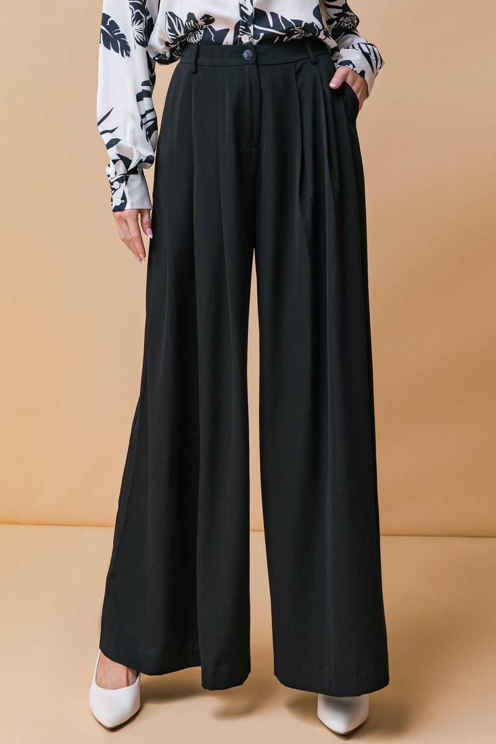 THROW IT BACK WOVEN PANTS.