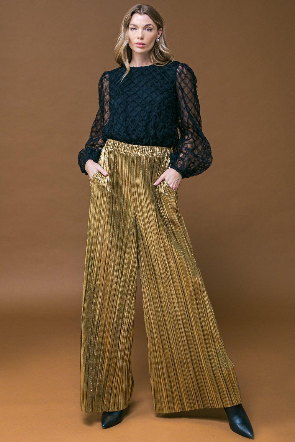 SWEETLY CAPTIVTING WOVEN TOP.