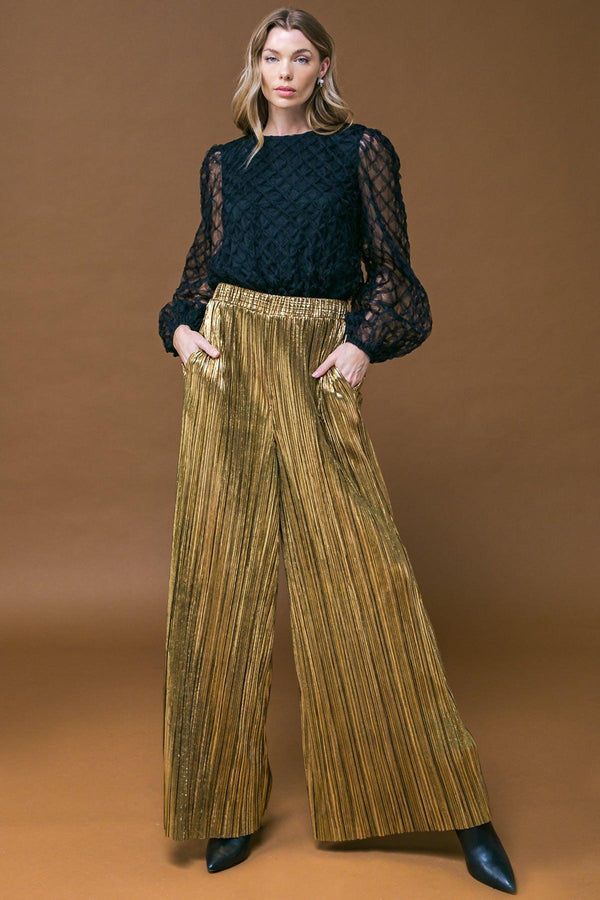SWEETLY CAPTIVTING WOVEN TOP.