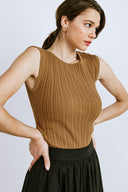 SET THE PACE KNIT TOP.