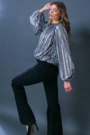 KEY IT DOWN WOVEN TOP.